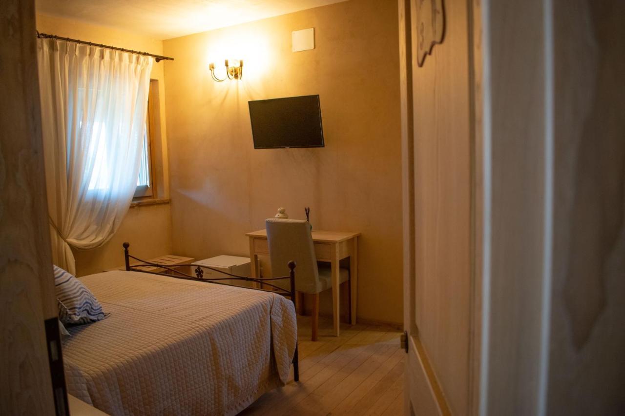 Camera Iris - B&B Antico Casale Monte San Biagio Exterior photo