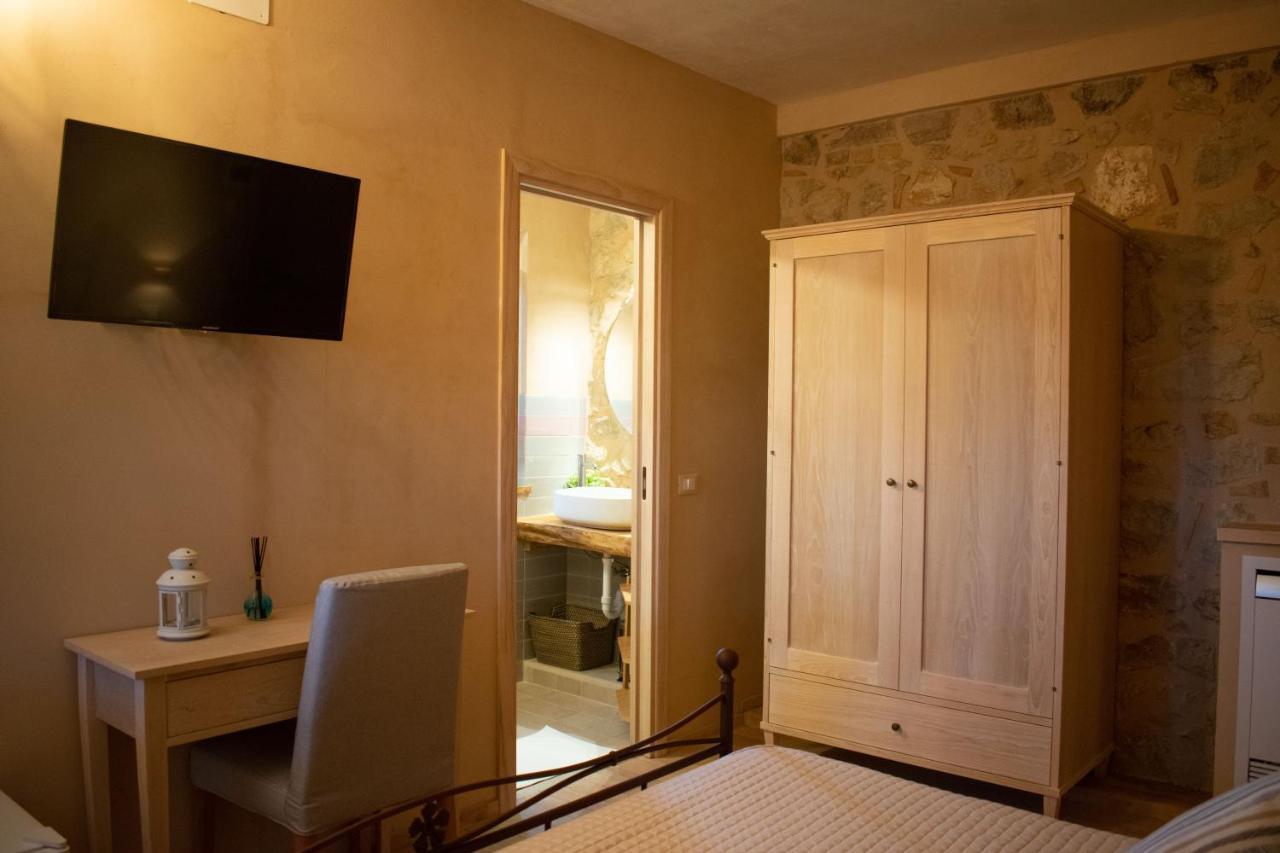 Camera Iris - B&B Antico Casale Monte San Biagio Exterior photo