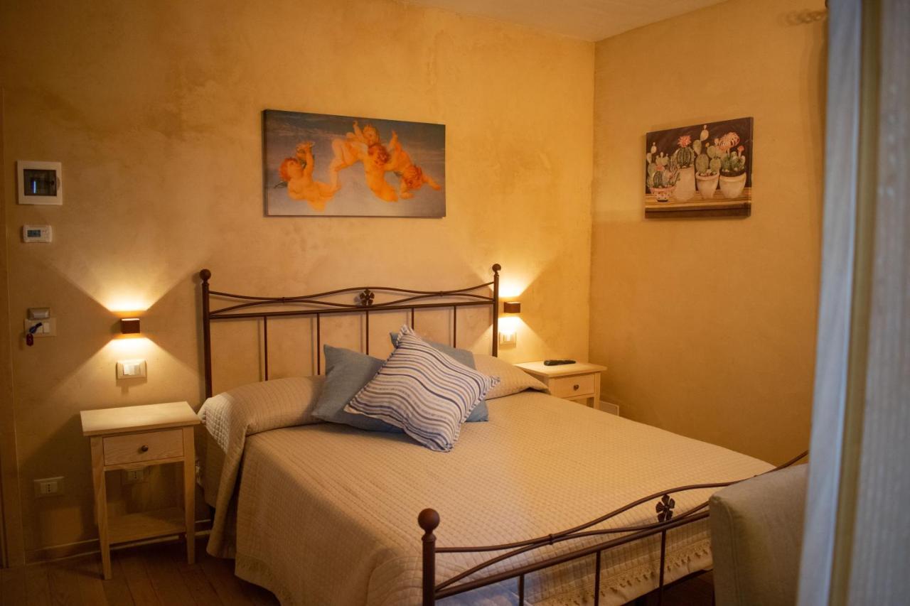 Camera Iris - B&B Antico Casale Monte San Biagio Exterior photo